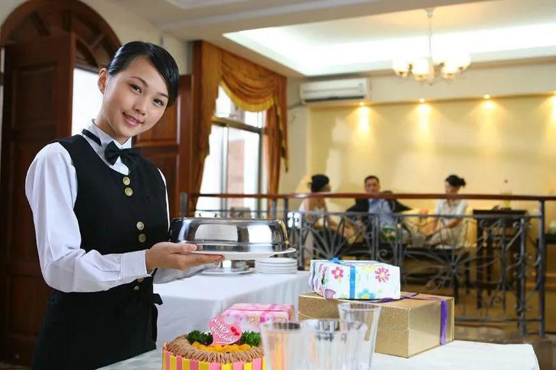 新加坡：豪華五zui酒店餐飲服務(wù)生！